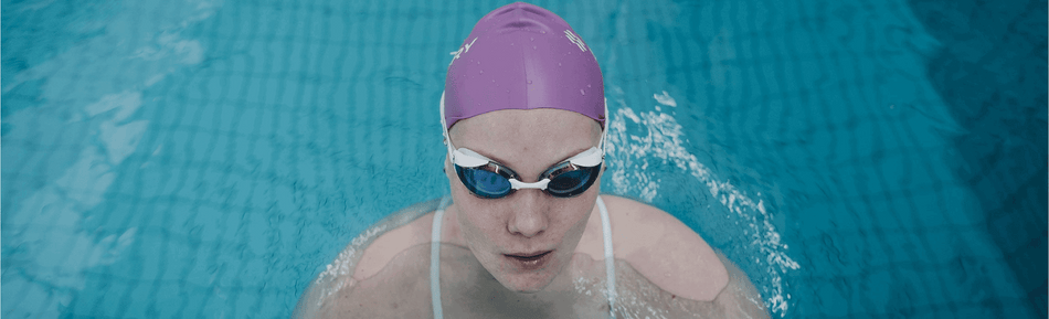 Jakie grupy mięśni są trenowane podczas pływania?