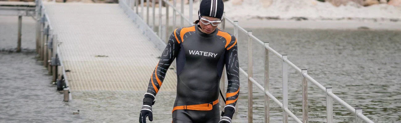 Ostateczny przewodnik po zakupie pianki do triathlonu i pływania na otwartym akwenie