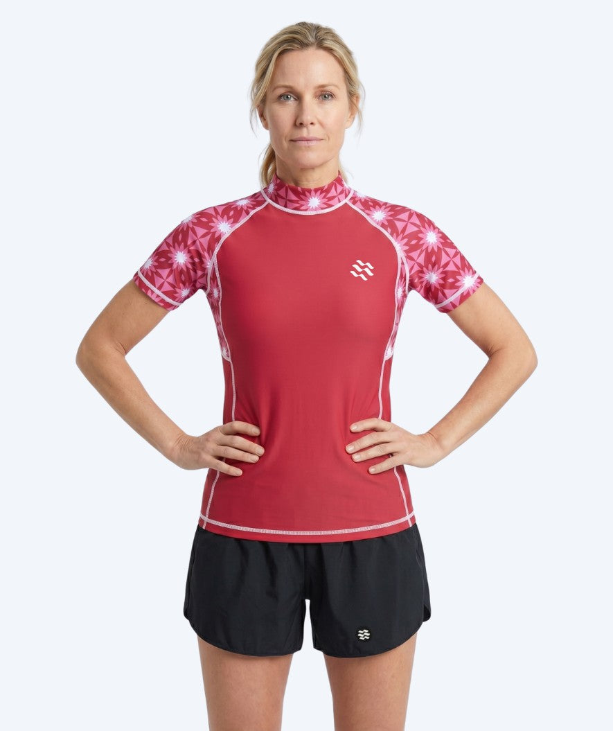 Watery koszulka UV dla kobiet - Aiko Kortærmet Rashguard - Różowy/ciemnoczerwony