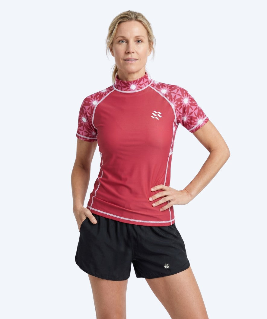 Watery koszulka UV dla kobiet - Aiko z krótkimi rękawami Rashguard - Różowy/ciemnoczerwony