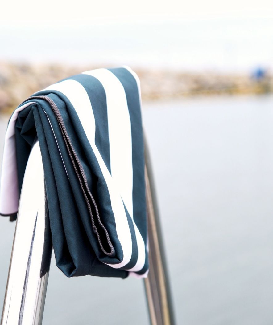 Watery ręcznik z mikrofibry (160 x 80 cm) - Eco Nebraska - Ciemnoniebieski