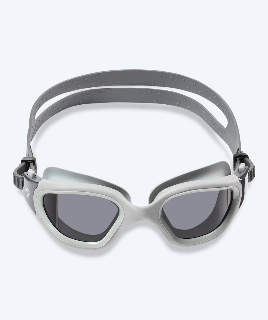 Watery okulary do pływania treningowe - Raven Active - Szare (przydymione soczewki)