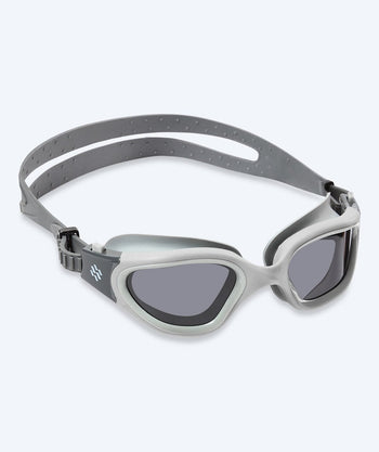 Watery okulary do pływania treningowe - Raven Active - Szare (przydymione soczewki)