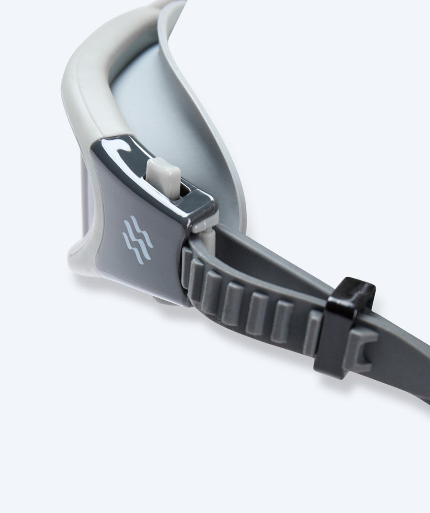 Watery okulary do pływania treningowe - Raven Active - Szare (przydymione soczewki)