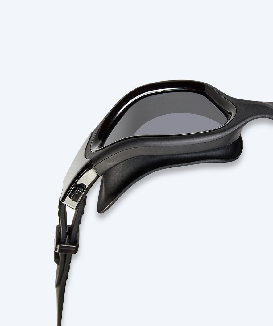 Watery okulary do pływania dla dorosłych krótkowidzów - (-2.0) do (-6.0) - Raven Active - Czarny (przydymione soczewki)